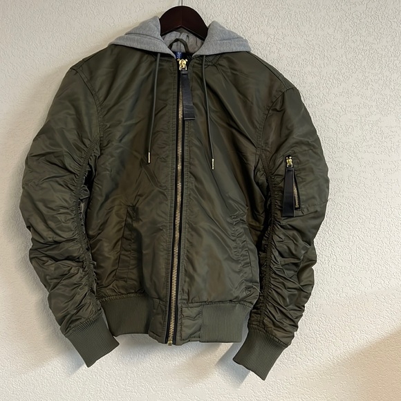 Bomber jacket with hood - Picture 10 of 11